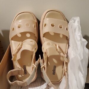 Melissa Cream/beige Open-Toe Sandals